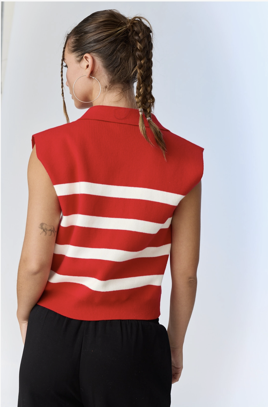 Collared Sleeveless Knit Top